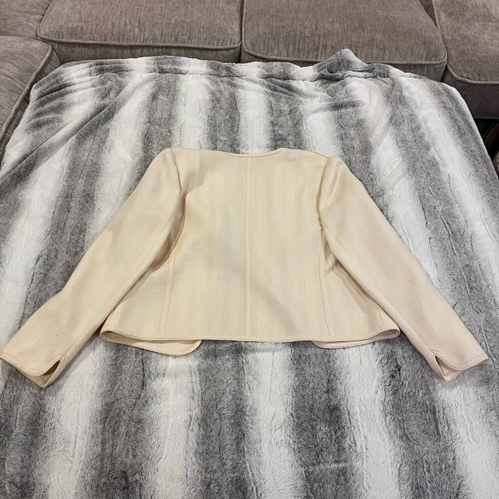 Louis Feraud Sakowitz Paris cream 100% viscose blazer - Picture 5 of 5
